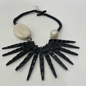 Decouture Fair Trade Spike Black and Cream Statement Necklace – Wood and Resin